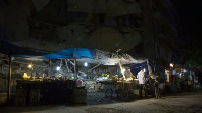 Syrie: 28 morts dans des raids contre un camp de déplacés